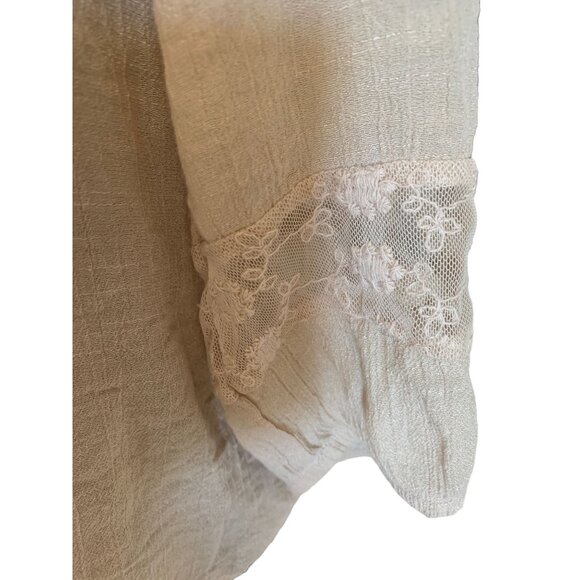 🍒 2/$20 🍒 Cream Medium Blouse with Lace and Embroidery - Picture 3 of 6